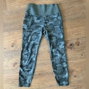 ⚡️GAP Green and Black Leggings Comfortable Bottoms